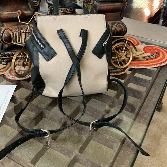 Backpack - Picture 2 of 5